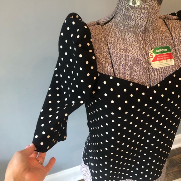 HM medium puffed sleeved top - Picture 2 of 3